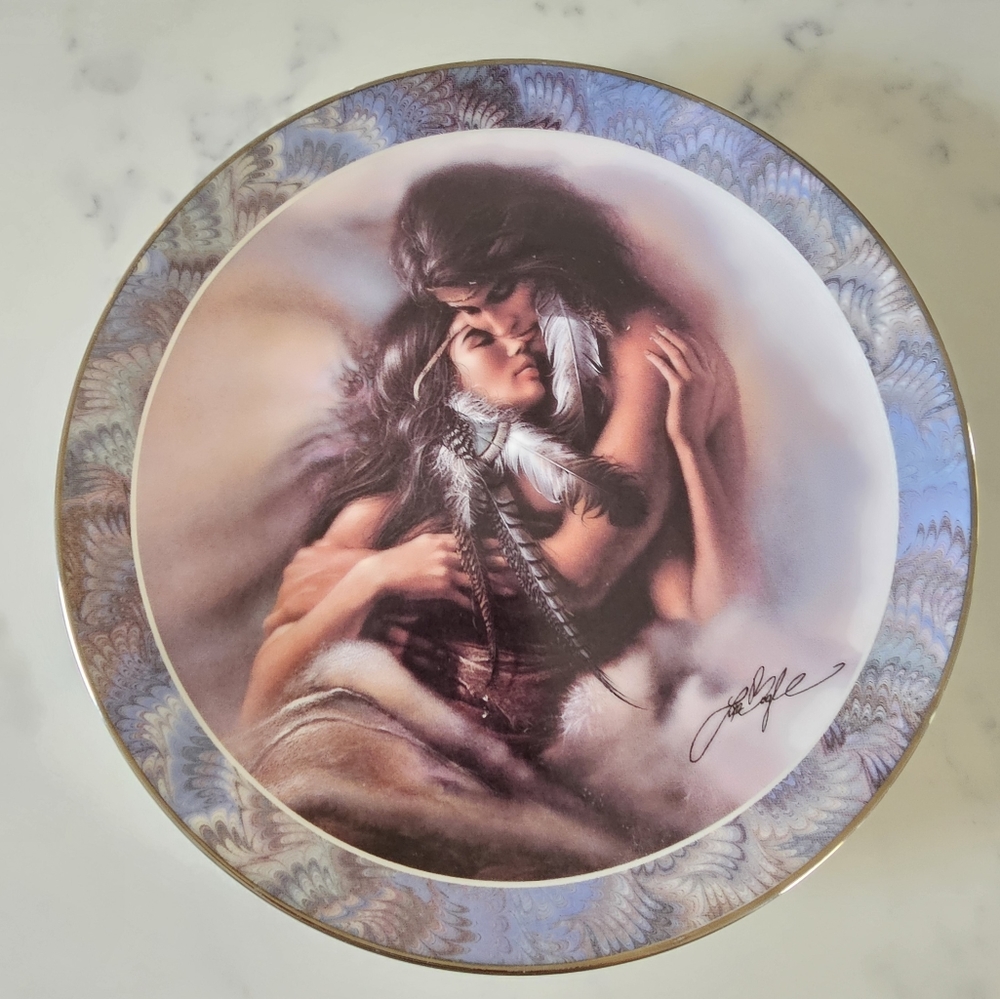Decorative plate. Bradford Exchange "The Lovers" # 11747 G excellent condition!